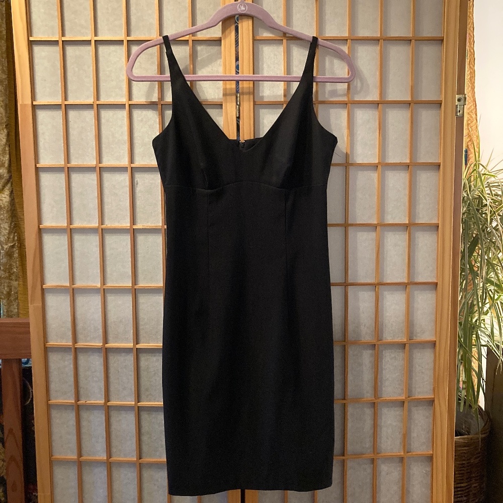 City Triangles Vintage Small Classic Little Black Dress Vneck - Picture 1 of 3